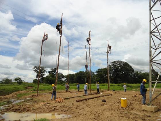Cinco S.A.S. — Construcción de redes en campo